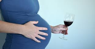 Gravidanza e alcol: bere meno di 14 bicchieri a settimana non pregiudica la fertilità