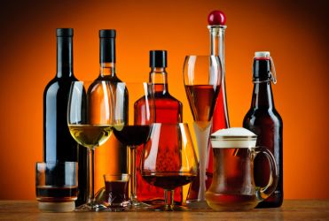 Prezzi più alti per gli alcolici: la politica più efficace per ridurne il consumo