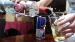 Addictive Behaviors: allarme in USA per il mix alcol-energy drink tra i giovani