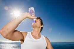 C'è anche una dipendenza da acqua: bere troppo può far male