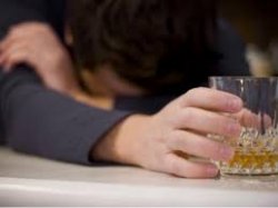 I disturbi depressivi e di ansia prevedono la prima incidenza di disturbi da uso di alcol