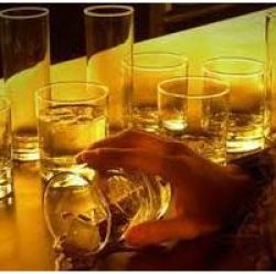 Il Kenya in guerra contro gli alcolici illegali