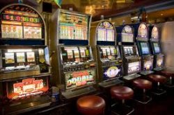 Journal of Experimental Psychology: i giocatori che le considerano le slot machines macchine «pensanti» giocano (e perdono) di più