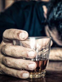 PLOS Medicine: in Europa sono i più poveri a morire di alcol