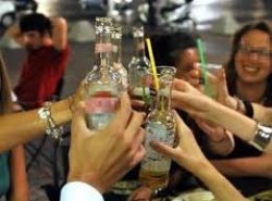 Alcol: allarme giovani: record di forti bevitori occasionali