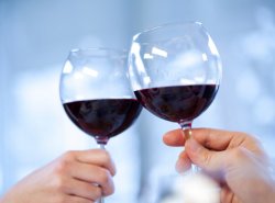 Le qualità salutari del vino? Forse dipendono dall'alcol...