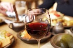 Chief Medical Officer: il vino rosso non riduce il rischio di cancro o altre malattie
