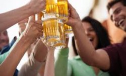 E' boom di binge drinking: cresce il consumo di alcol al di fuori dei pasti