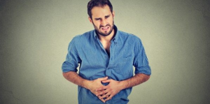 Alcol e danni allo stomaco: parla il gastroenterologo