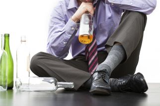 Avvocati, un terzo ha problemi con l'alcol e il 28% soffre di depressione: uno studio