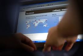Facebook ci influenza? Giovani, Social media e comportamenti a rischio
