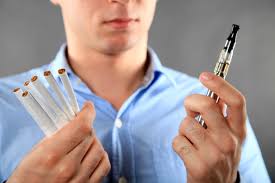 Con la sigaretta elettronica si ottengono gli stassi benefici dello smettere di fumare: uno studio