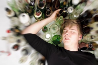 Le nuove dipendenze degli adolescenti: alcol, integratori e cibo