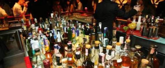 Alcolismo: sulle bottiglie di alcol la scritta bere uccide