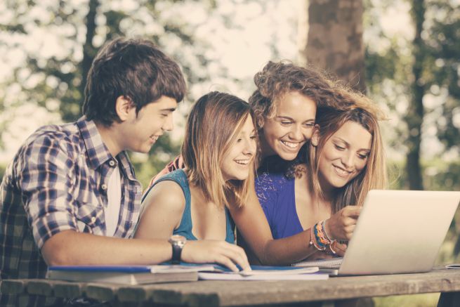 Boom di adolescenti in rete: il 60% non tiene conto dei rischi