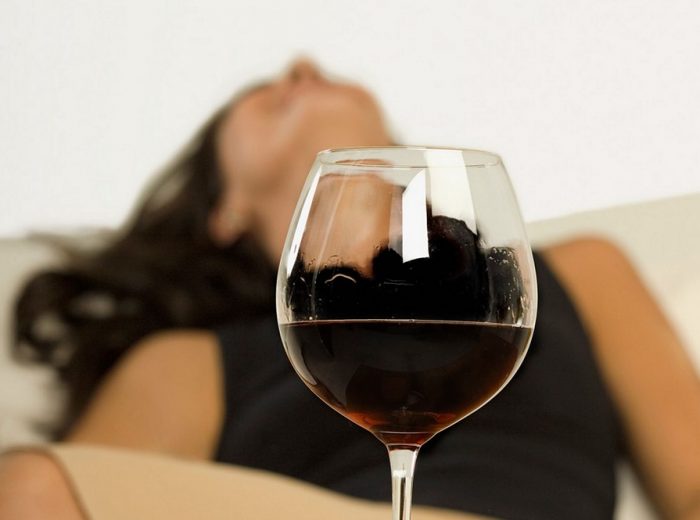 Consumo di alcol e mal di testa: quale relazione?