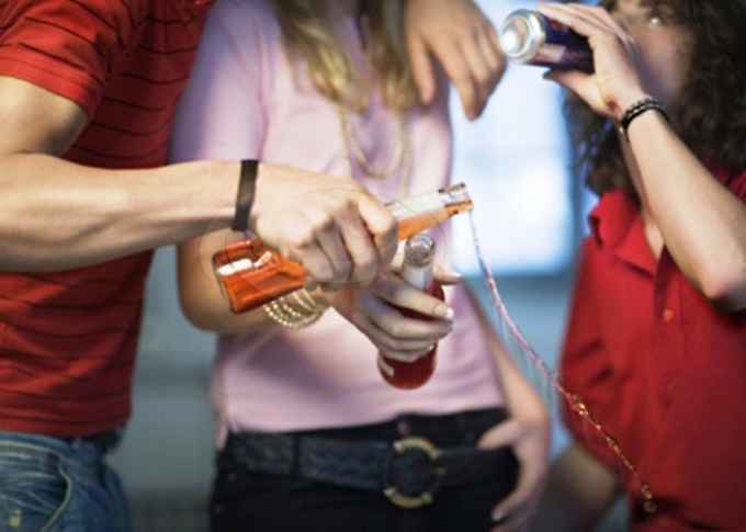 Journal of Studies on Alcohol and Drug: le adolescenti, l'alcol e percezione di sé