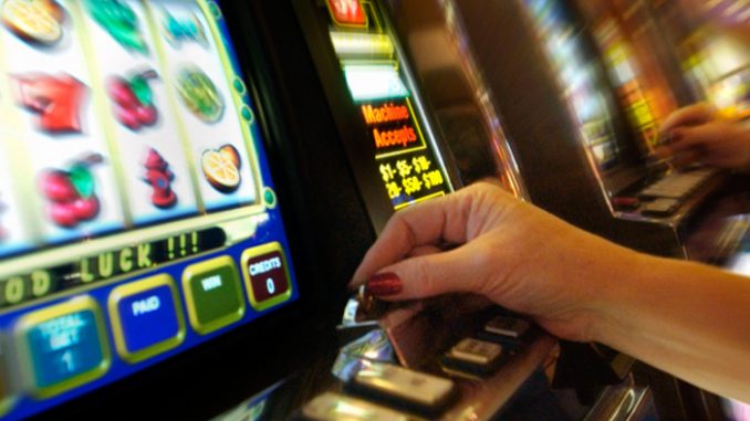 Lotta aperta alla ludopatia: sgravi per chi toglie le slot machine