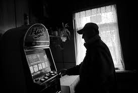 Povertà, nel 38,7% dei casi la causa è la dipendenza dal gioco azzardo
