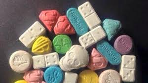 Ecstasy nell'alcol: 14enne in coma, le immagini shock diffuse dalla famiglia