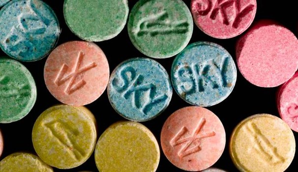 Ecstasy, effetti e danni della droga che uccide