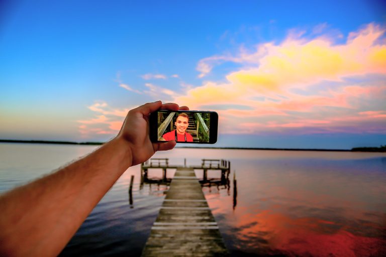 Adolescenti: un selfie fa la felicità?