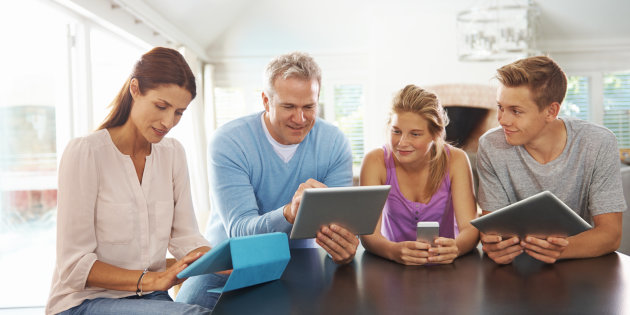 La famiglia adolescente e la fuga verso i social