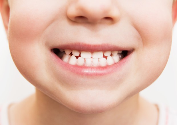 Digrignare i denti è uno dei sintomi nelle vittime di bullismo