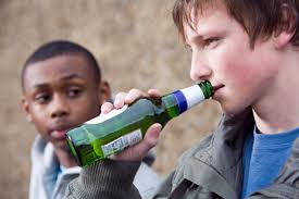 Alcol e giovani: un esordio sempre più precoce