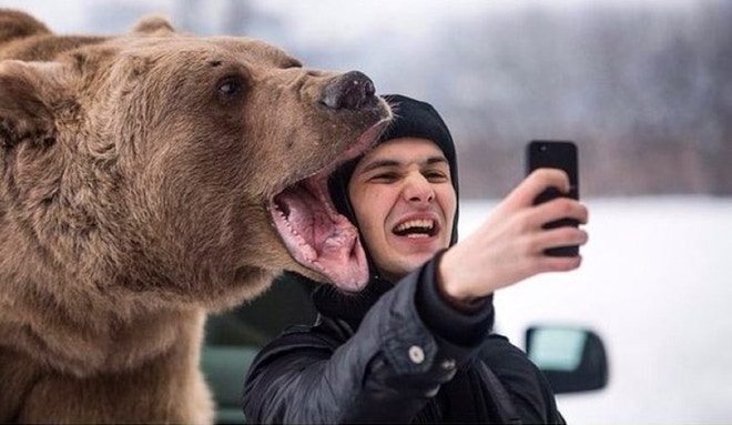 Troppi Selfie sui social? Il disturbo è reale e si chiama Selfitis