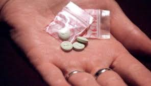 Allarme droga tra i minori: il ritorno delle sostanze sintetiche
