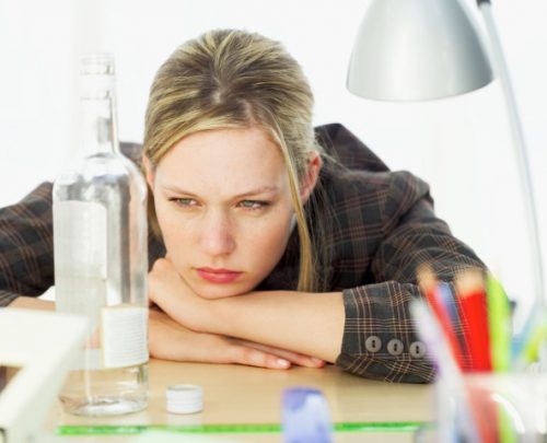 Alcolismo femminile: effetti anche sul ciclo mestruale