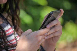 Adolescenti: gli smartphone possono danneggiare la memoria