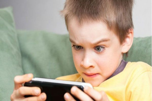 Giochi online: anche i bambini a rischio ludopatia. Quando preoccuparsi?