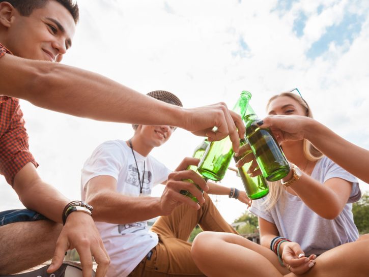 Adolescenti e alcol: quando la prima sbornia arriva a 12 anni