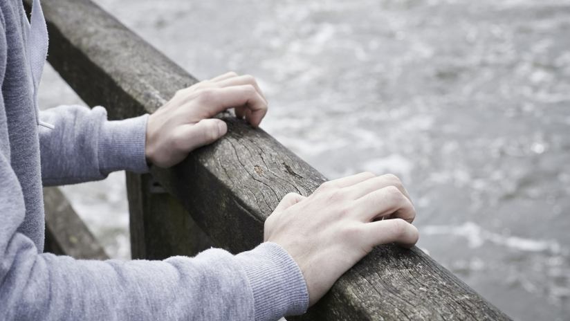 Allarme autolesionismo: ne soffre un adolescente su quattro