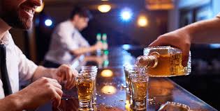 Binge drinking per 80% ragazzi, il 6% è malato di alcol