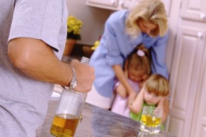 Alcol e famiglia: tutti stanno male