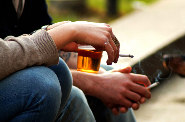 European Heart Journal: fumo e alcol danneggiano le arterie dei teenager
