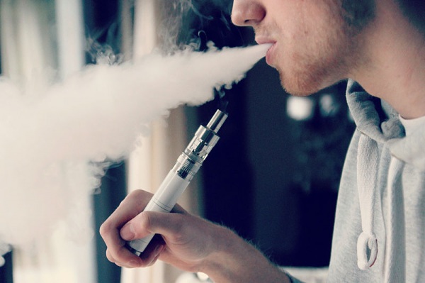 Boom e-cig fra giovani Usa, giro di vite della Fda