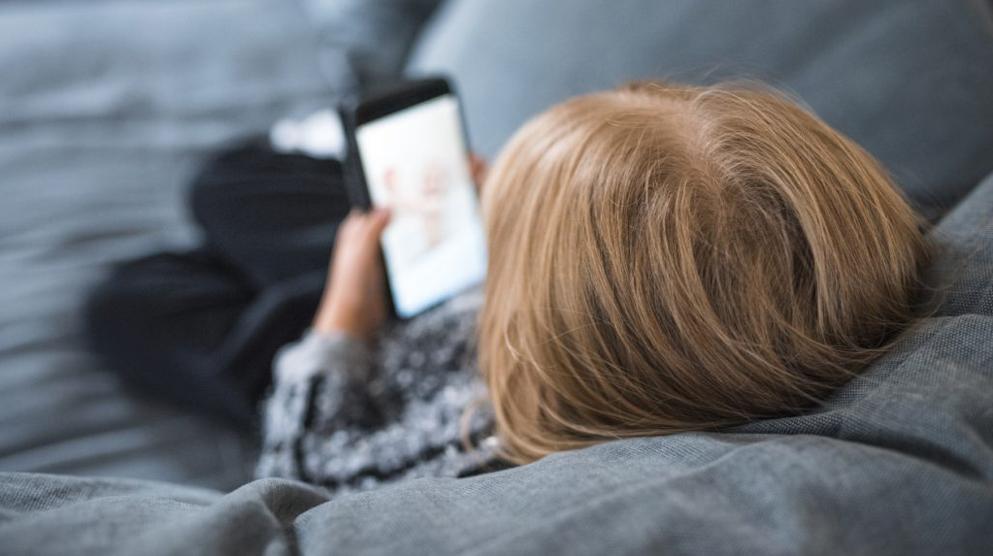 Adolescenti, cresce l'insonnia da smartphone