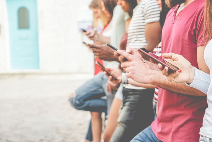 Smartphone e adolescenti: il problema dell'iperconnessione