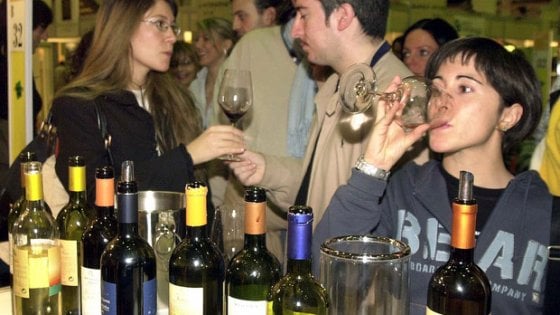 Donne e alcol: aumentano le bevitrici a rischio