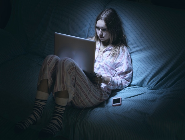Smartphone e sostanze disturbano il sonno degli adolescenti