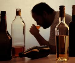 Università del Texas: il lockdown potrebbe spingere progressivamente i bevitori verso l’alcolismo