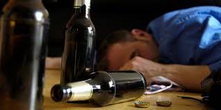 Dipendenze: in che modo l’alcool danneggia il nostro organismo