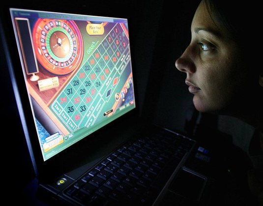 Gioco d'azzardo, ISS: in calo nel lockdown ma aumenta il gioco online
