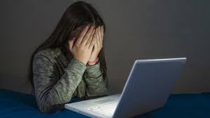 Cyberbullismo: uso eccessivo di internet preoccupa i genitori