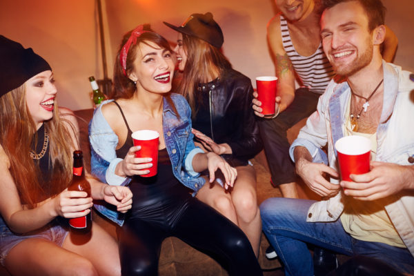 Alcol: aumentano le vendite, preoccupazione per il binge drinking