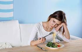Perché la depressione influisce su ciò che mangi?